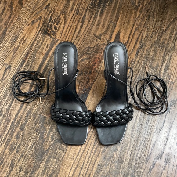 Black square open toe heels with ankle straps - Picture 2 of 7